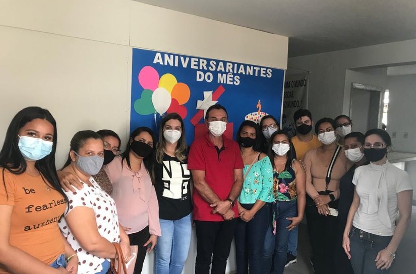Educação de Anadia anuncia nova rota de transporte para universitários