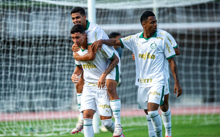 Palmeiras decepciona, não sai do zero com o Botafogo-SP, mas avança na Copa do Brasil