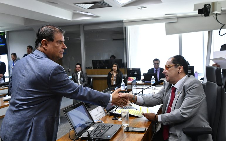 Comissão aprova projeto que libera desporto para organização social