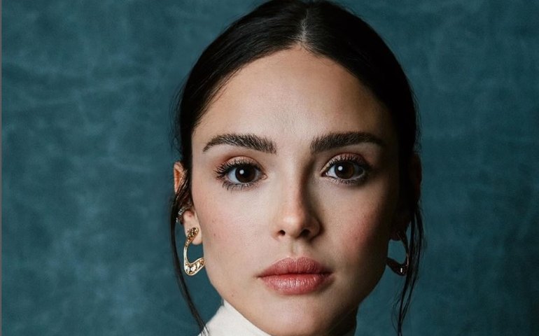 Após temporada na Itália, Isabelle Drummond mostra cantinho de casa no Brasil: 'Bons sonhos'