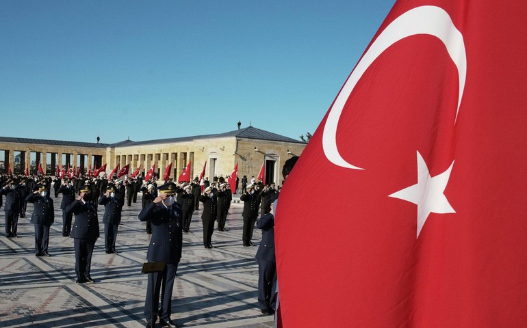 Político turco defende aliança entre Rússia, China, Irã e Turquia para evitar guerra mundial