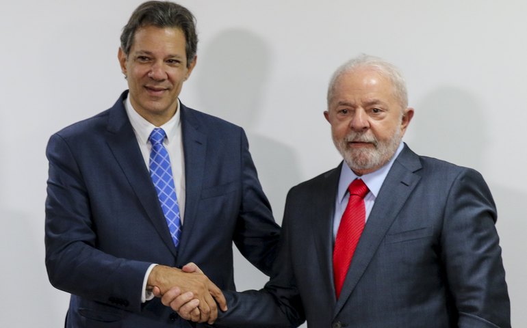 Lula pede a Haddad ‘check-up’ na economia para evitar impacto negativo em 2024