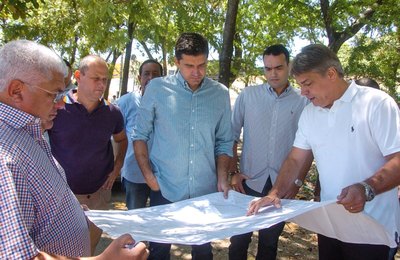 Rui Palmeira vistoria obras de reurbanização no Joaquim Leão