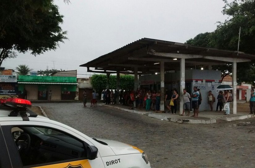 SMTT orienta população nos terminais durante paralisação