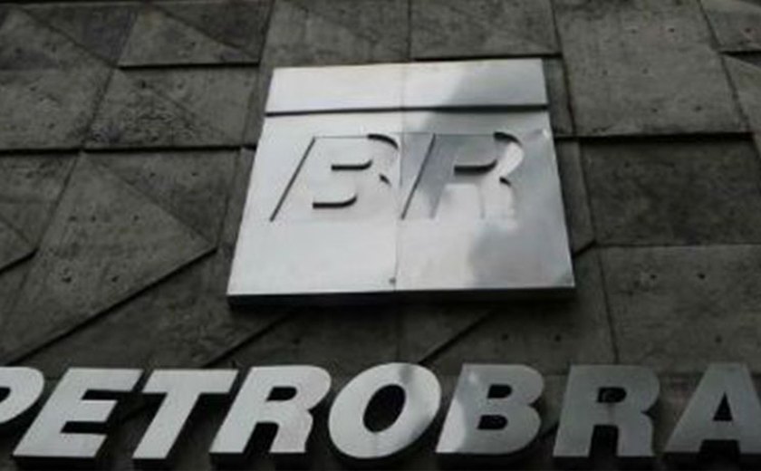 Petrobras confirma perda de 273 mil barris em um dia com greve dos petroleiros