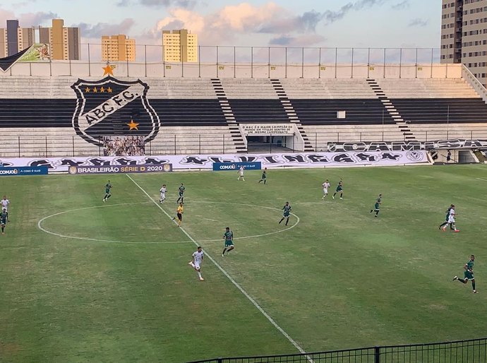 Coruripe empata com o ABC no Frasqueirão e mantém chances de classificação