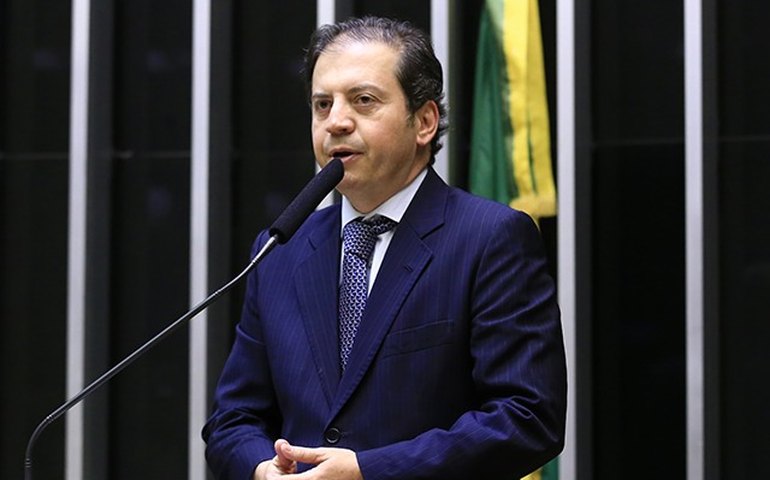 PSDB da Câmara amplia governismo após virar oposição