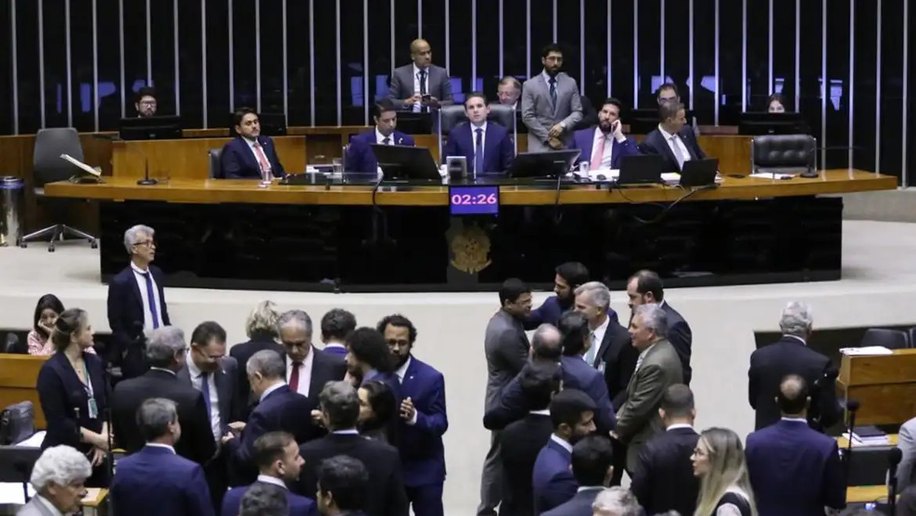 Câmara aprova texto-base do projeto de lei antifacção