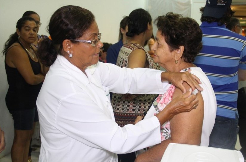 Vacinação contra H1N1 segue nos postos volantes de Maceió neste sábado