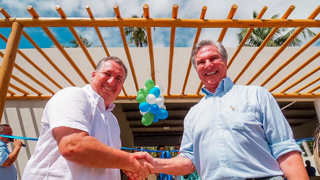 Collor participa da celebração dos 101 anos de Porto de Pedras