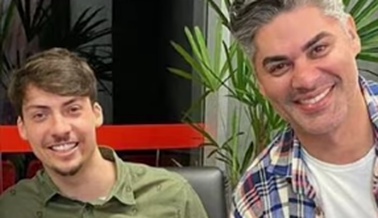 STF retira sigilo e PF conclui que Jair Bolsonaro e o filho Carlos articularam espionagens ilegais