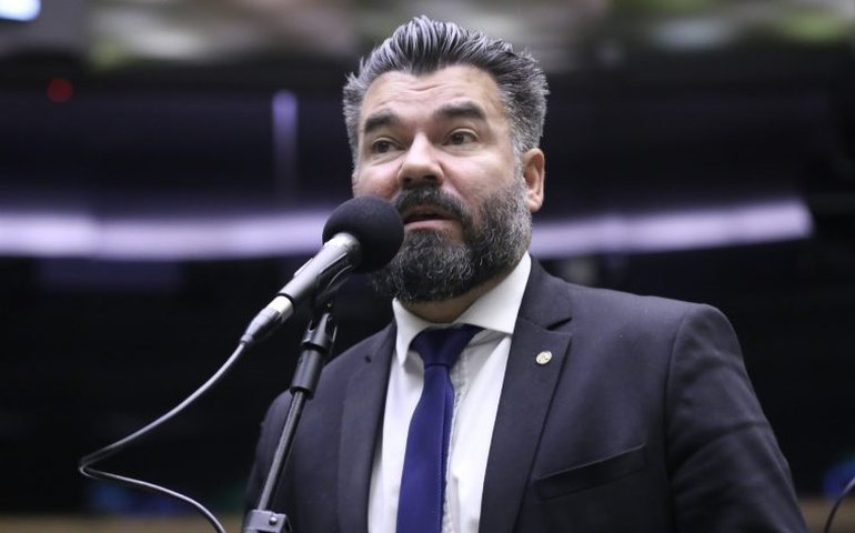 Comissão aprova projeto que susta regras sobre reavaliação psicológica e uso de armas por policiais