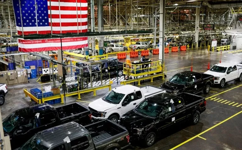 PMI industrial dos EUA avança para 50 em outubro, mostra leitura final da S&P Global