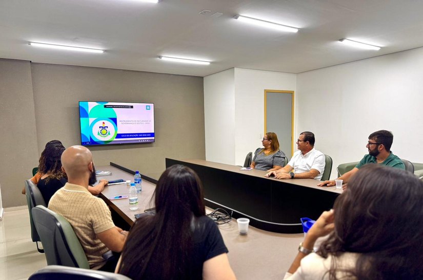 Comitê da Uncisal apresenta ferramenta de avaliação da gestão à reitora e inicia novo ciclo