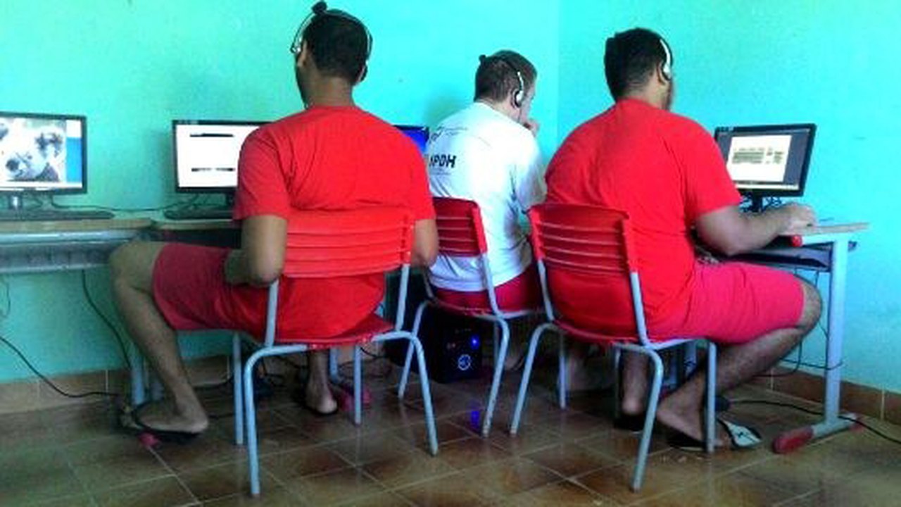 Jovens da unidade de internação participam de curso de informática da Microsoft
