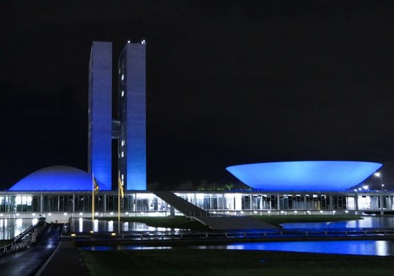 Iluminação azul no Congresso homenageia dias do Surdo e das Línguas de Sinais