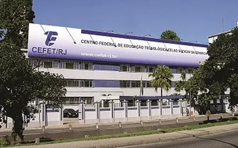 'Se eu não tivesse saído meia hora mais cedo, teria morrido também', diz funcionária do Cefet