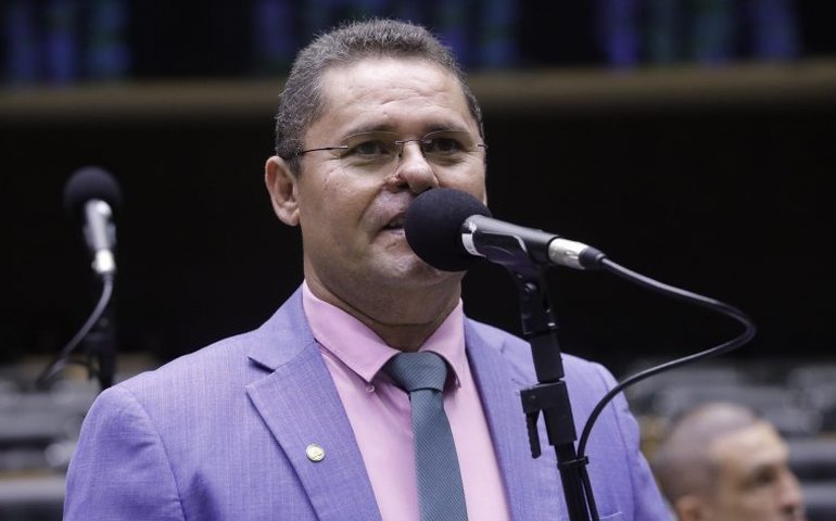 Projeto prevê perda automática do cargo de funcionário público envolvido com trabalho escravo