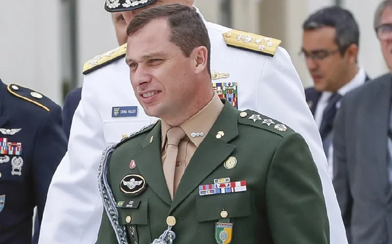 CPMI do 8 de janeiro denuncia Mauro Cid à Justiça por 'abuso de direito ao silêncio'