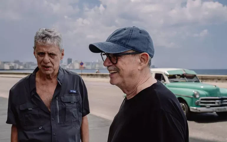 Chico Buarque volta a Cuba após 34 anos para gravar com Silvio Rodríguez
