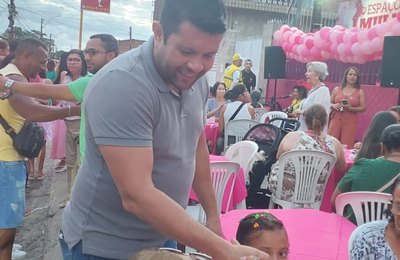 No Benedito Bentes, Espaço Mulher promove ação social para celebrar o Outubro Rosa com o apoio do vereador Allan Pierre