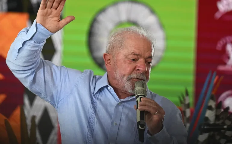 'Precisamos ser cada vez mais duros contra assédio com as mulheres', diz Lula no 1º de maio