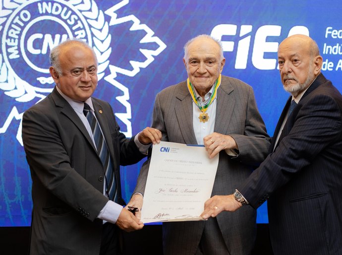CNI e Fiea homenageiam José Carlos Maranhão com a Medalha do Mérito Industrial