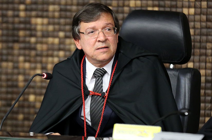 Presidente do TJ/AL mantém afastamento do prefeito de Viçosa