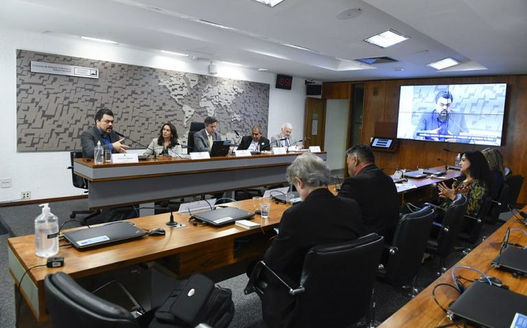Plataformas digitais devem ser reguladas para coibir discurso de ódio, apontam especialistas