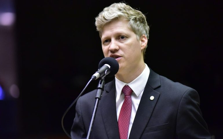 Aprovada urgência para projeto que exige divulgação do valor pago por propaganda do poder público; acompanhe