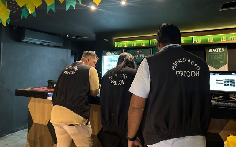 Procon Maceió fiscaliza bares e restaurantes antes da estreia do Brasil na Copa
