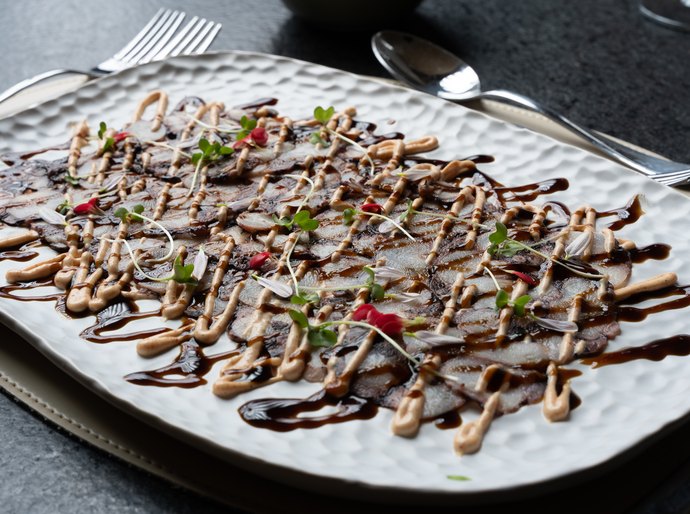 Alta gastronomia à beira-mar: Sais Beach Living Hotel reinventa sabores com sofisticação em Maceió