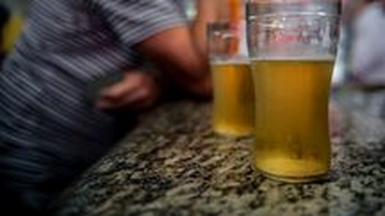 Alcoolismo é a principal causa de afastamento do trabalho por uso de drogas