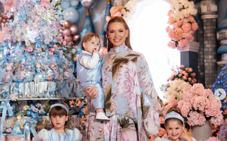 Bolo de 5 mil flores marca festa de 3 anos de Maria Flor, filha de Virginia Fonseca: 'Uma obra de arte em açúcar'