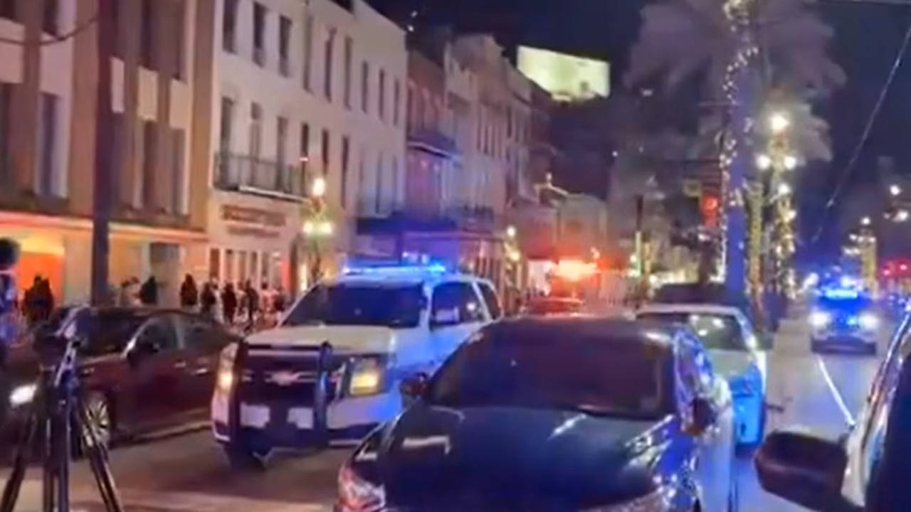 Nos EUA, 10 pessoas morrem e 30 ficam feridas, após carro atropelar multidão em Nova Orleans