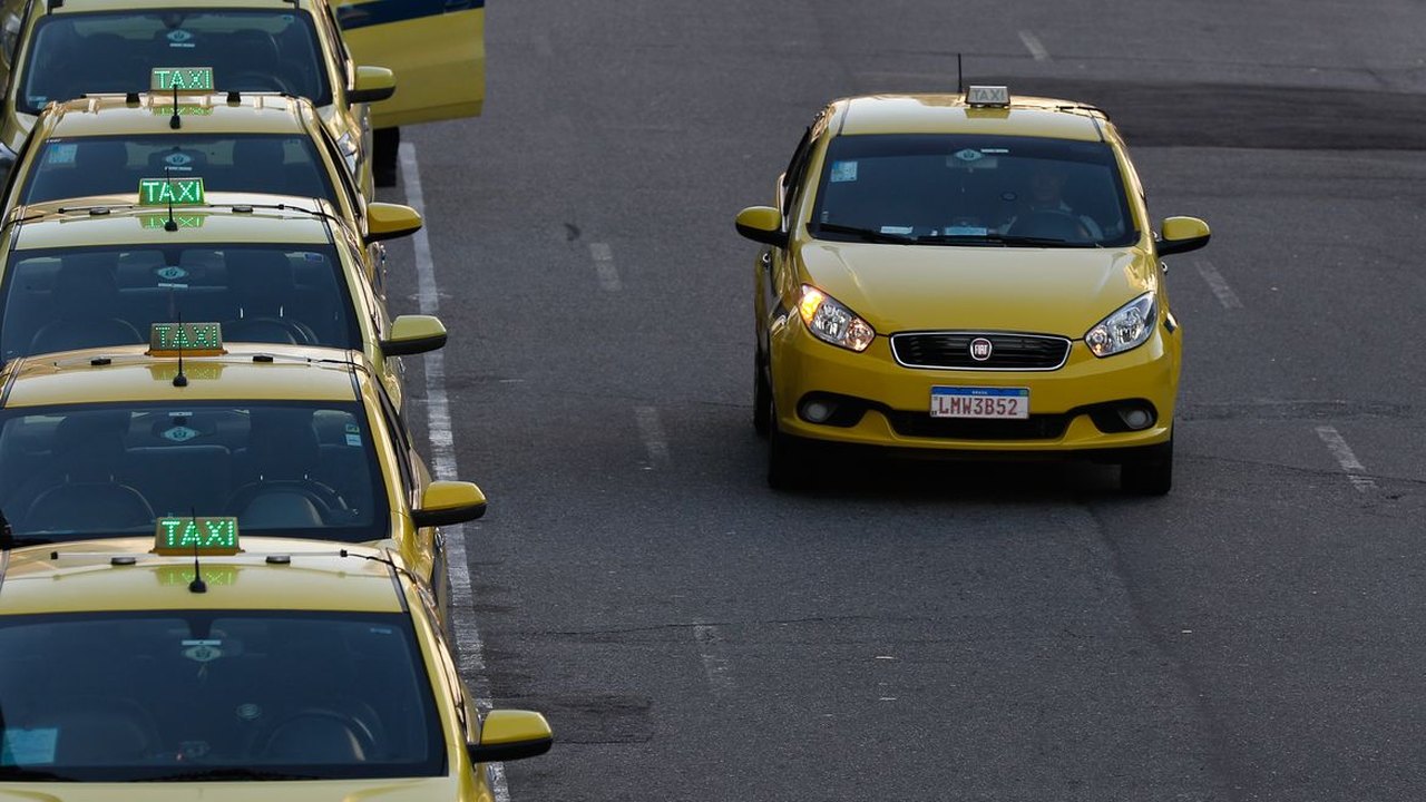 Governo publica MP que destina R$ 30 bi a taxistas e motoristas de app