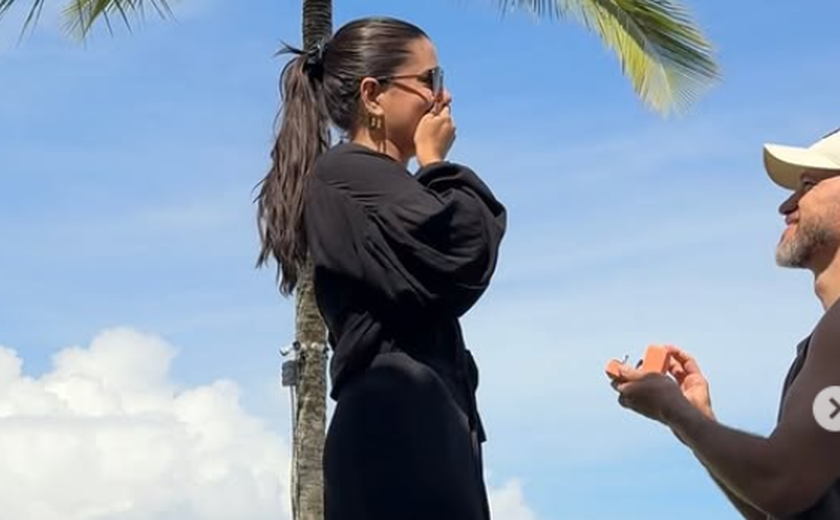 Fernanda Bande é pedida em casamento em praia na Bahia