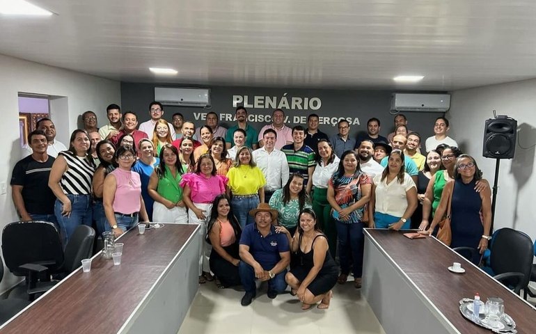 Prefeito Jorge Galvão reúne equipe para traçar metas da gestão em Jundiá em 2024