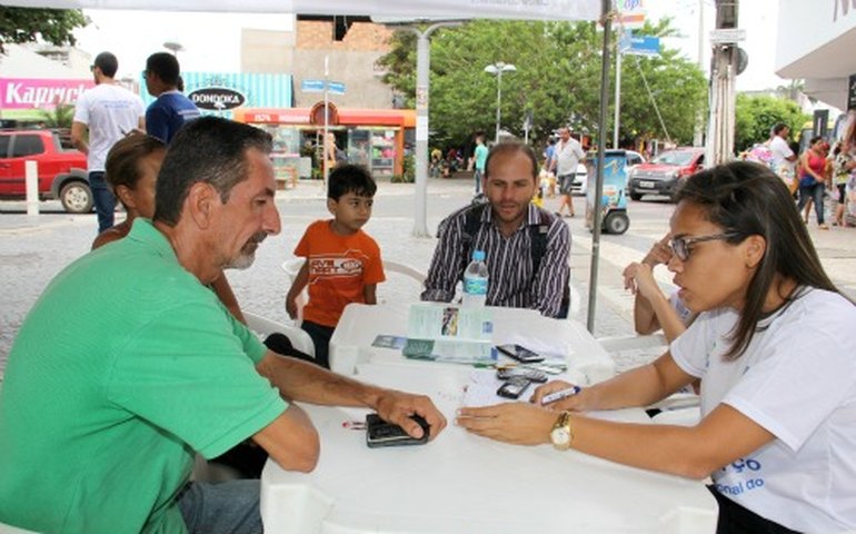 Arapiraca: Procon municipal leva direitos do consumidor às praças