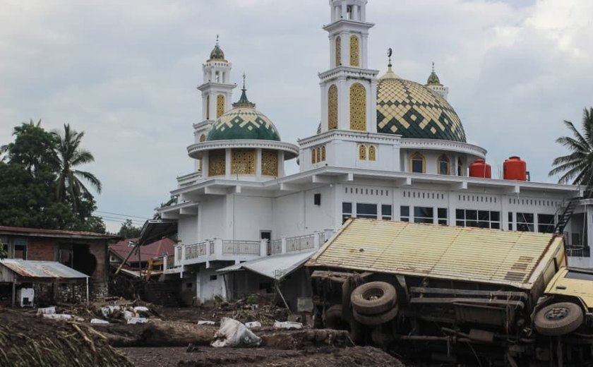 Inundações deixam 50 mortos e 27 desaparecidos na Indonésia