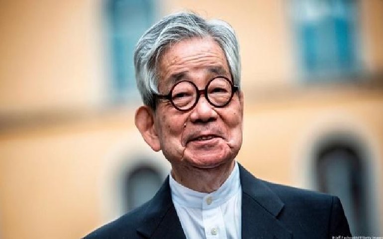 Nobel de Literatura, de grande força poética, Kenzaburo Oe era um pacifista
