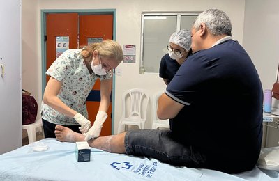 Programa Pé Diabético e Ambulatório de Feridas do Hospital do Agreste realiza mais de 5 mil procedimentos