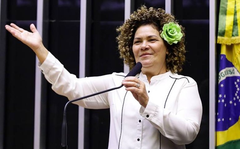 Oposição faz apelo para adiamento de votação de PEC dos precatórios