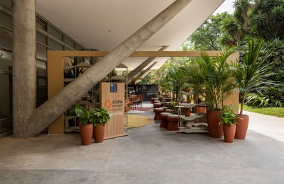 Entre o afeto e o design: o “Café Ode ao Caramelo’ de André Henning na BAB 2026