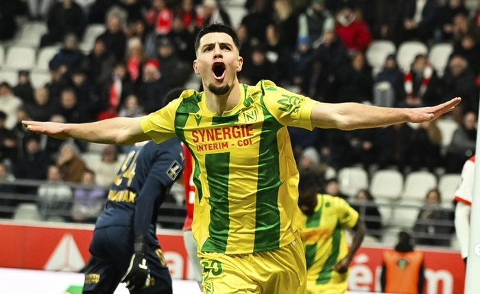 Matthis comemora gol pelo Nantes