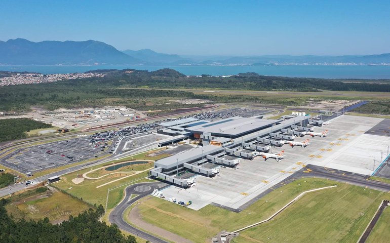 Congonhas tem voos cancelados após fechamento de aeroporto de Florianópolis