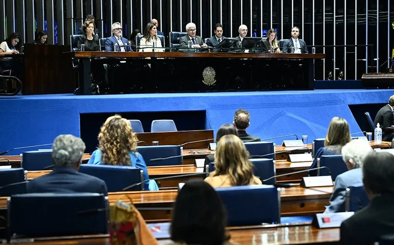 Carlos Chagas Filho é reconhecido como 'visionário' em sessão de homenagem