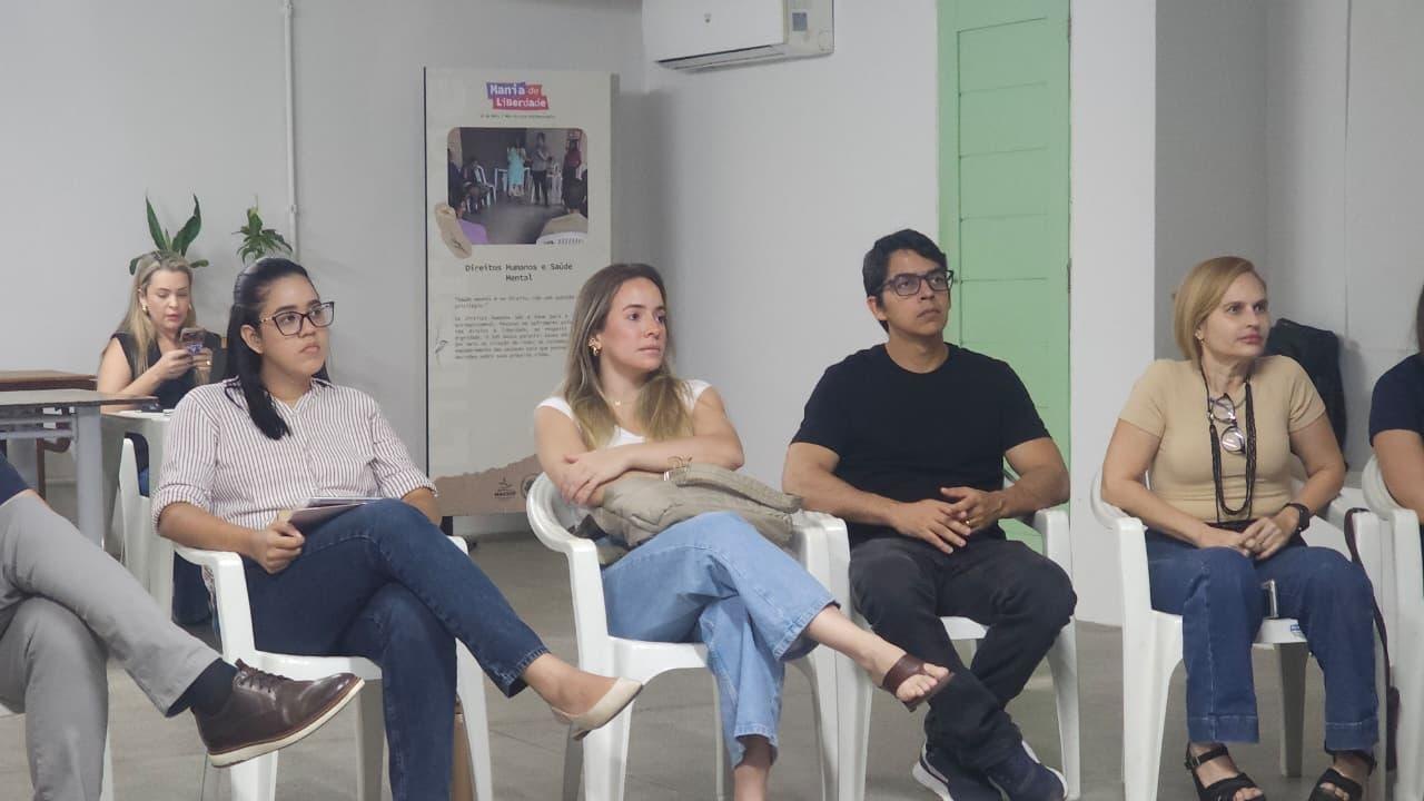 Médicos participam de capacitação em inserção e retirada de dispositivo intrauterino (DIU)