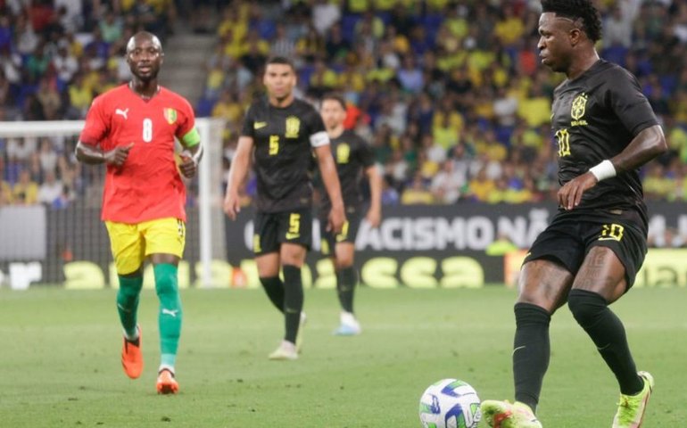 Vini Jr. marca, Brasil bate Guiné por goleada em amistoso com ações antirracistas em Barcelona