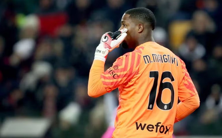 Torcedor que fez ofensas racistas a Maignan, do Milan, está proibido de entrar no estádio da Udinese